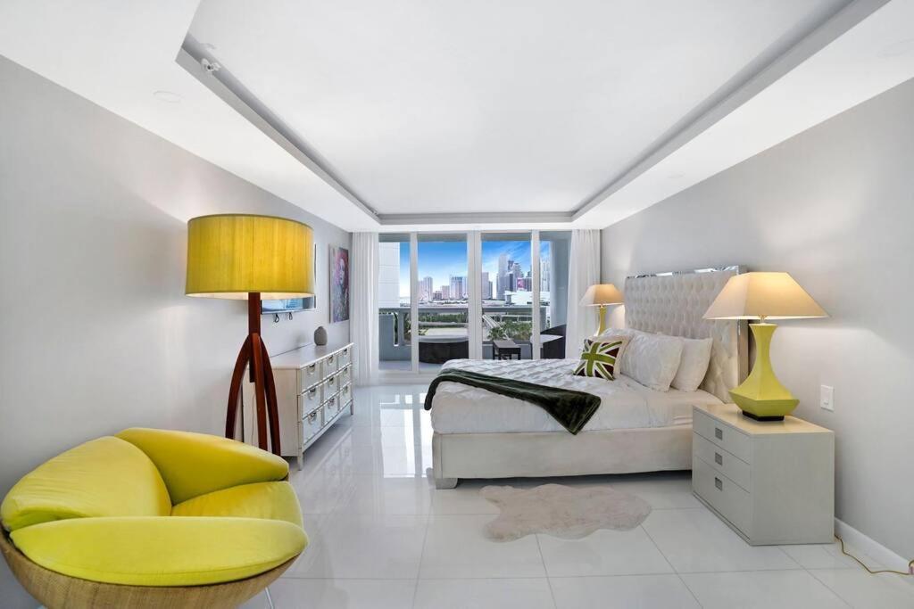 Funkin' Fabulous! Water & Views! 4br