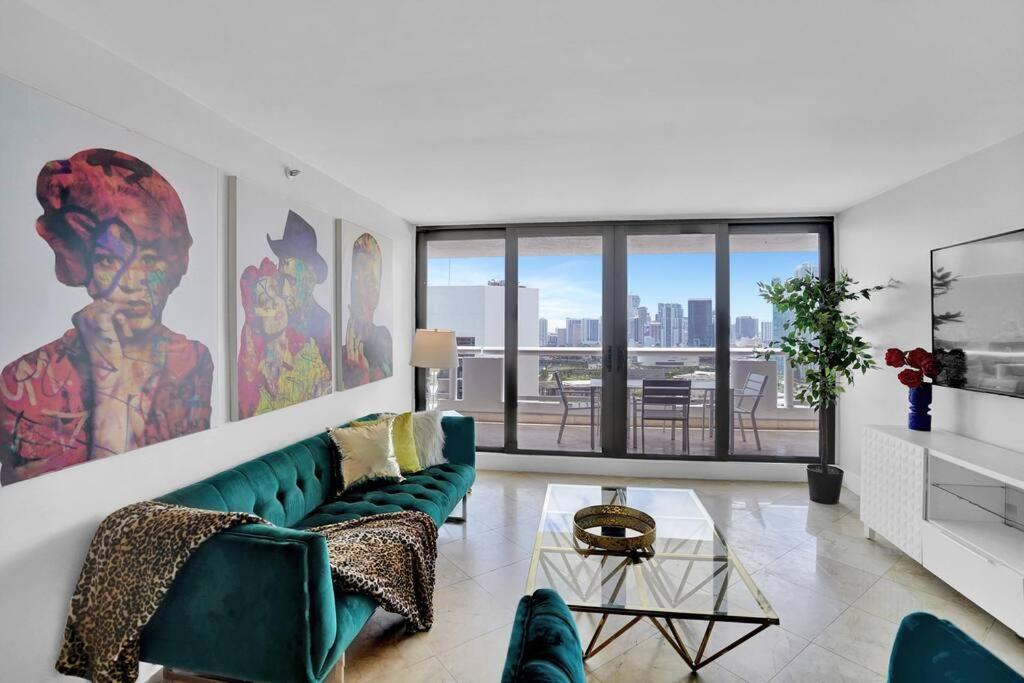 Euphoria - Skyline & Water Views Apartment