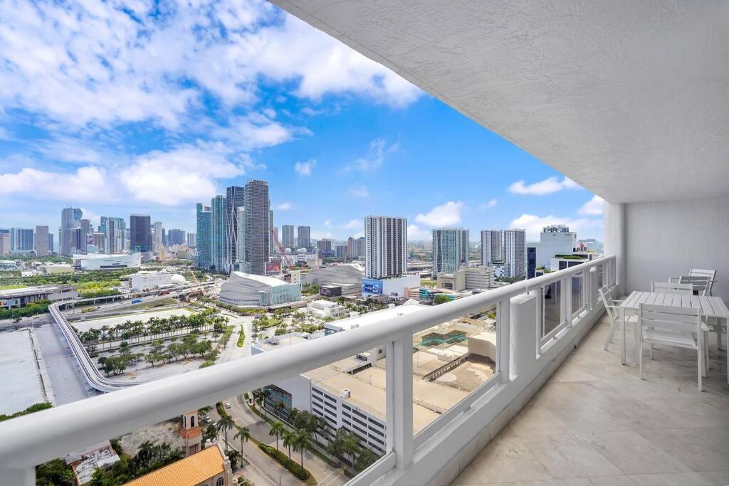 Apartment Euphoria - Skyline & Water Views *