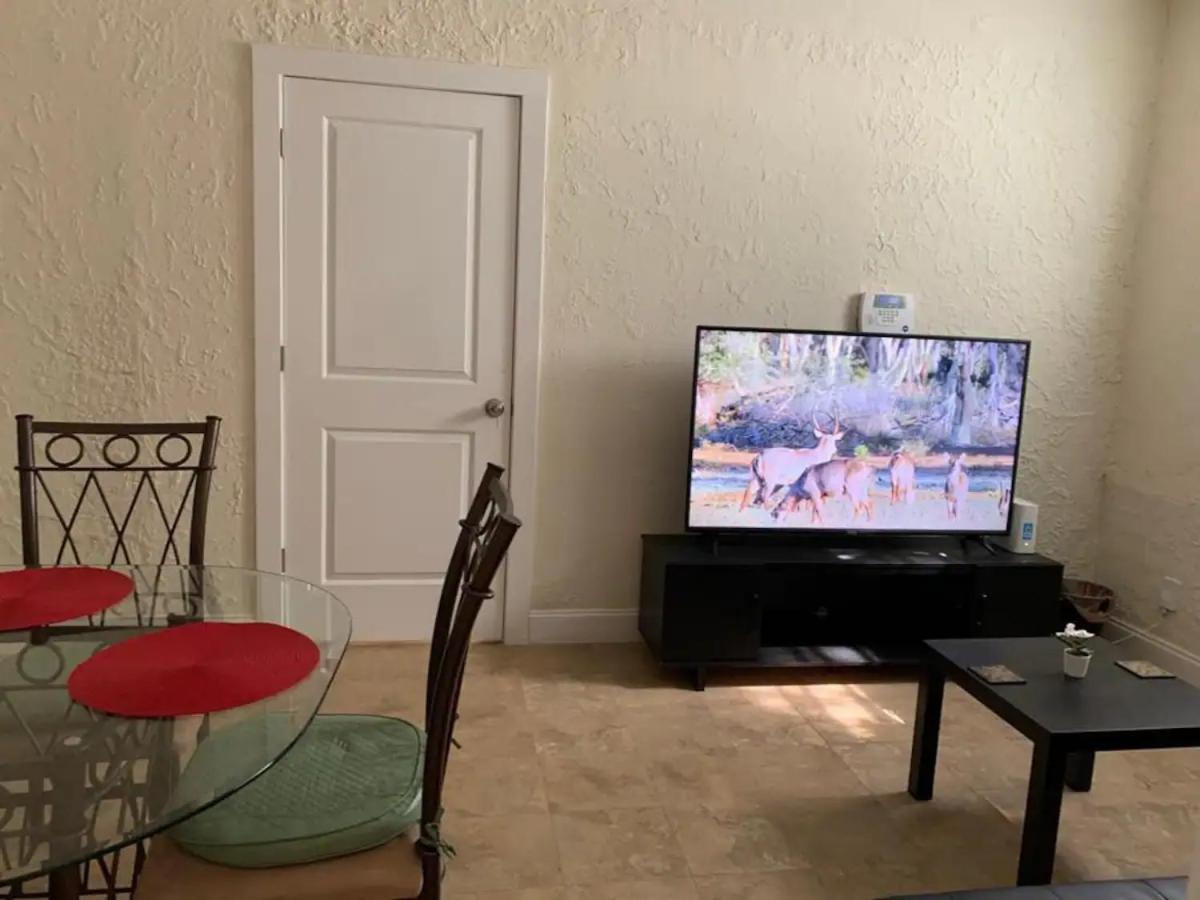 Cozy In Cute House, Close To Airport - Free Parking *