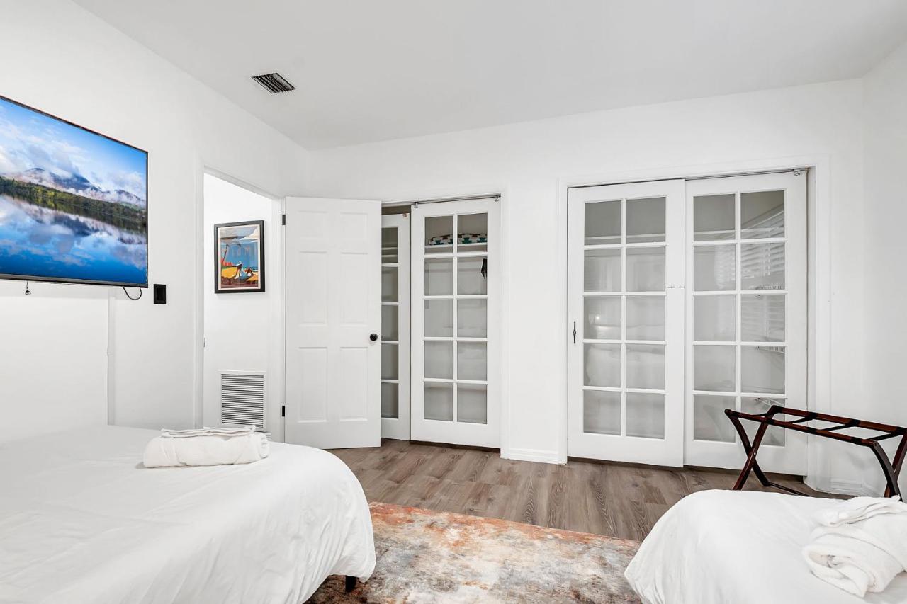 Villa Casa Linda Gated 3 Bed 2 Bath By The River 1810 Miami