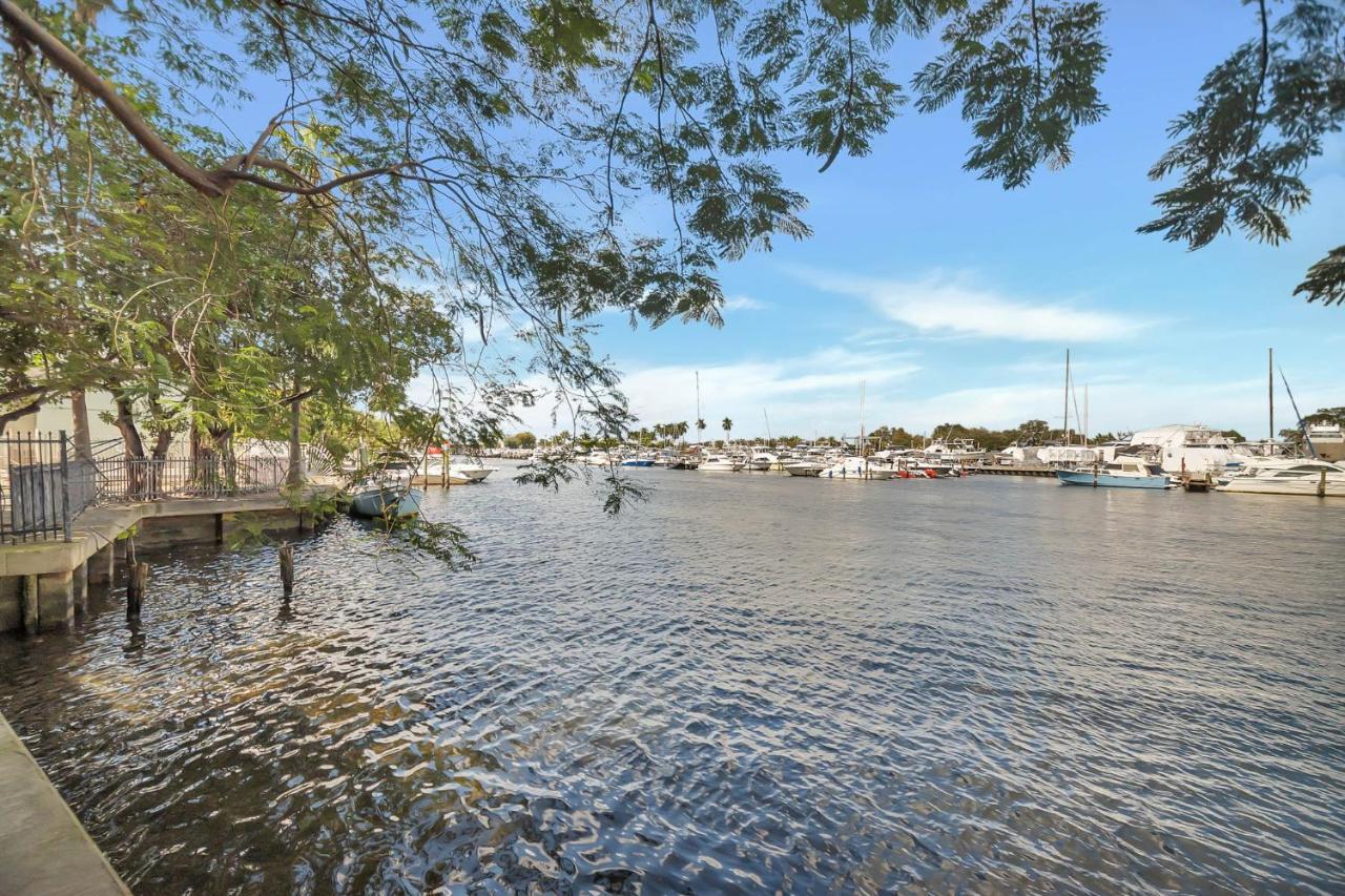 Villa Casa Linda Gated 3 Bed 2 Bath By The River 1810 *