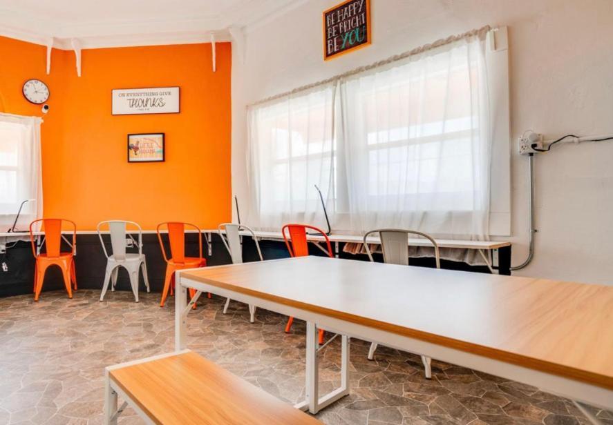 On A Budget - Free Dinner -coffee - Tea - Every Day-female Only Dorms - Men Only Dorms - Under New Management Hostel *