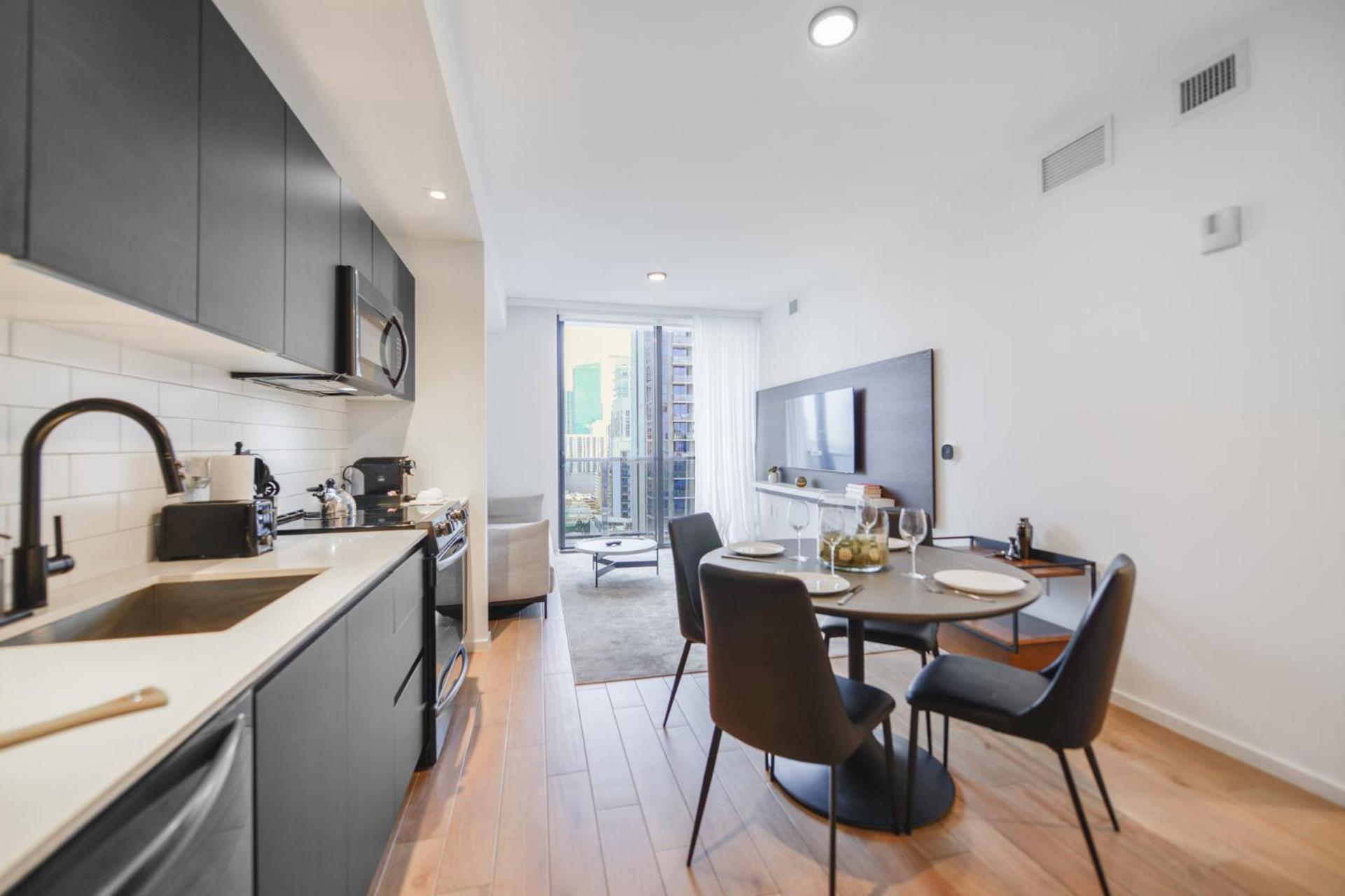 Breathtaking Views Near Bayfront Park Apartment *