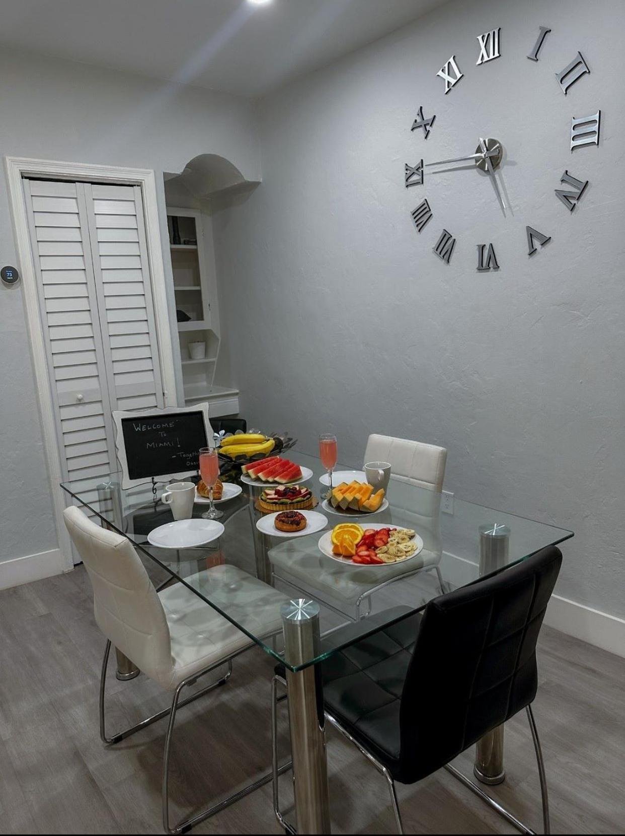 Hot Tub & King Bed - 8min From Airport, & Dt Miami