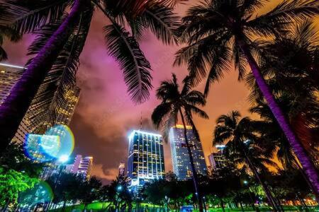 Sky-high Oasis Heated Pool & Gym Skyline Vista *