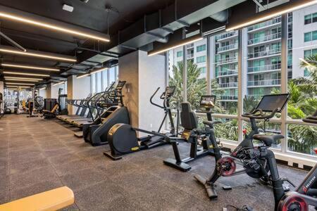 Heart Of Downtown Pool & Gym Miami