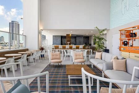 Heart Of Downtown Pool & Gym * Miami