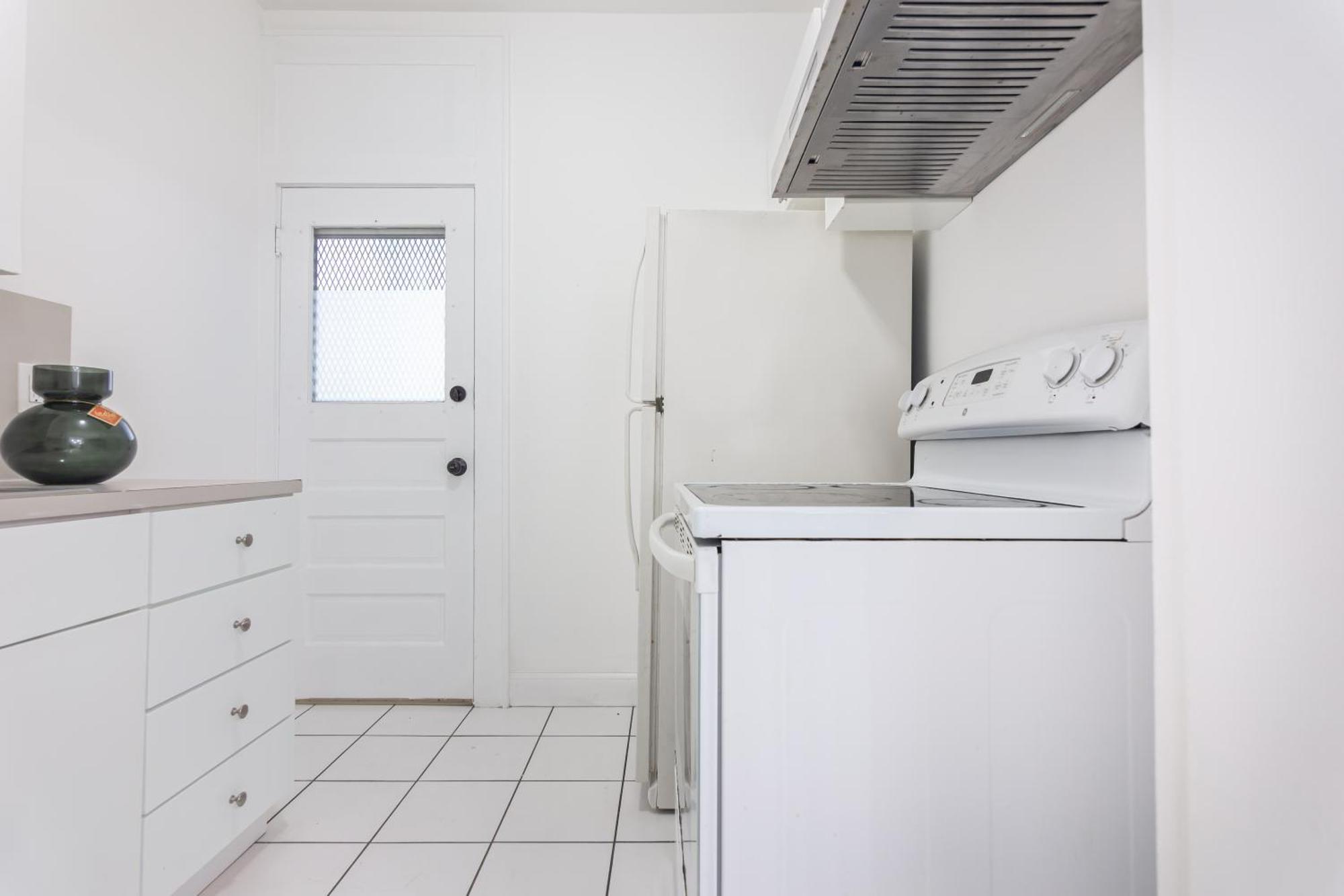2-bdrm -heart Wynwood & Edgewater- Private Parking Apartment