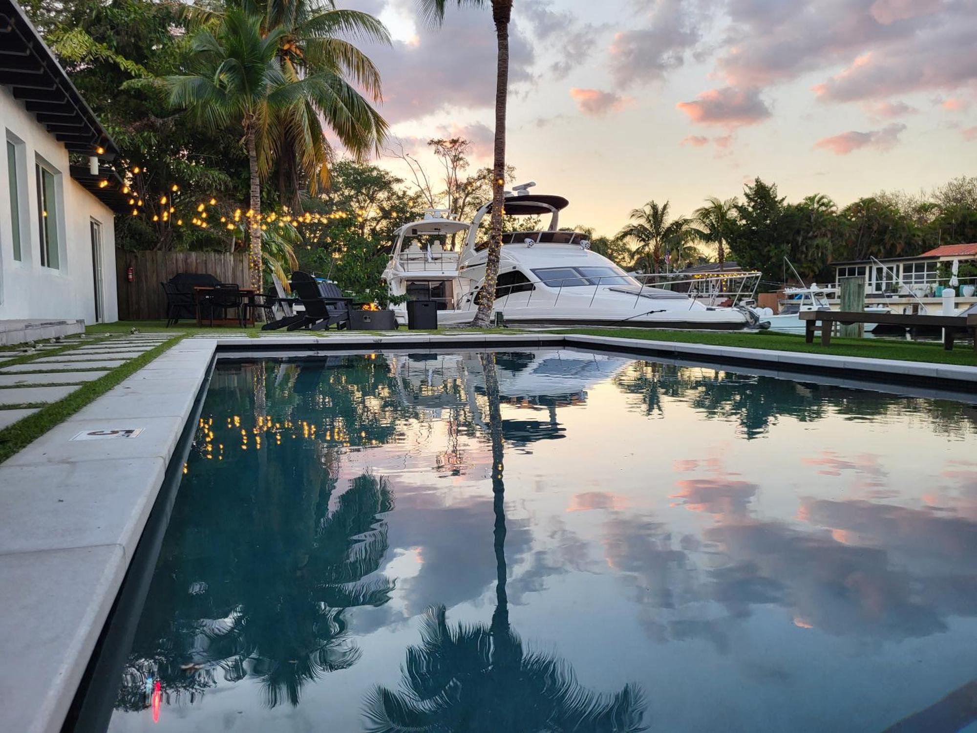 Waterfront - Kayak & Paddleboards - Firepit - Pool Miami