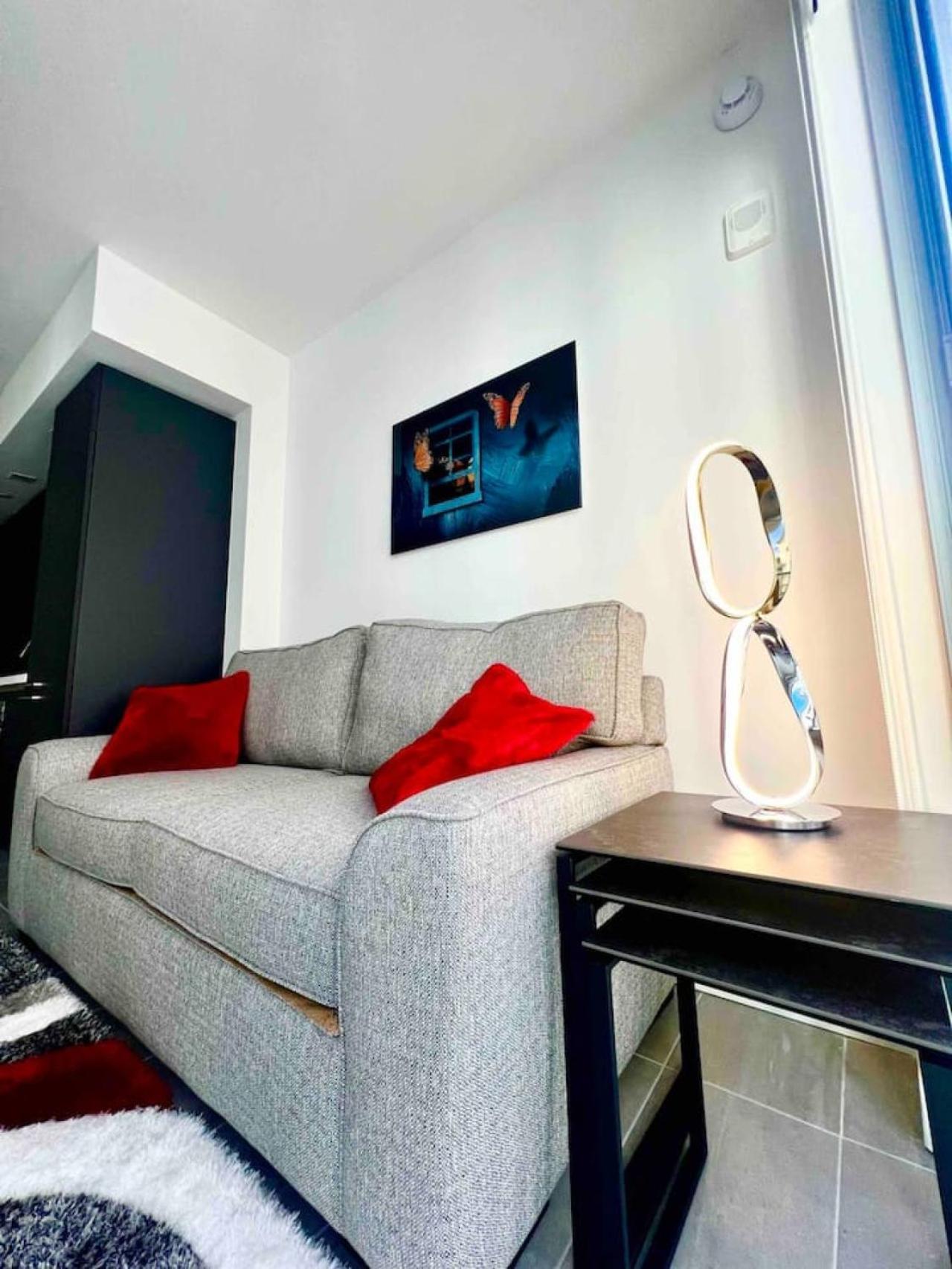 Holiday home Modern Downtown With Pool And Gym *