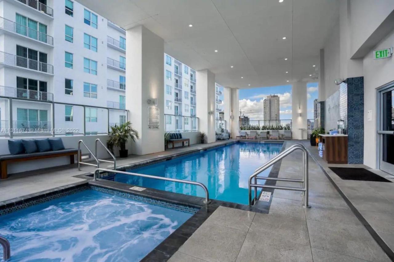 Modern Downtown With Pool And Gym *