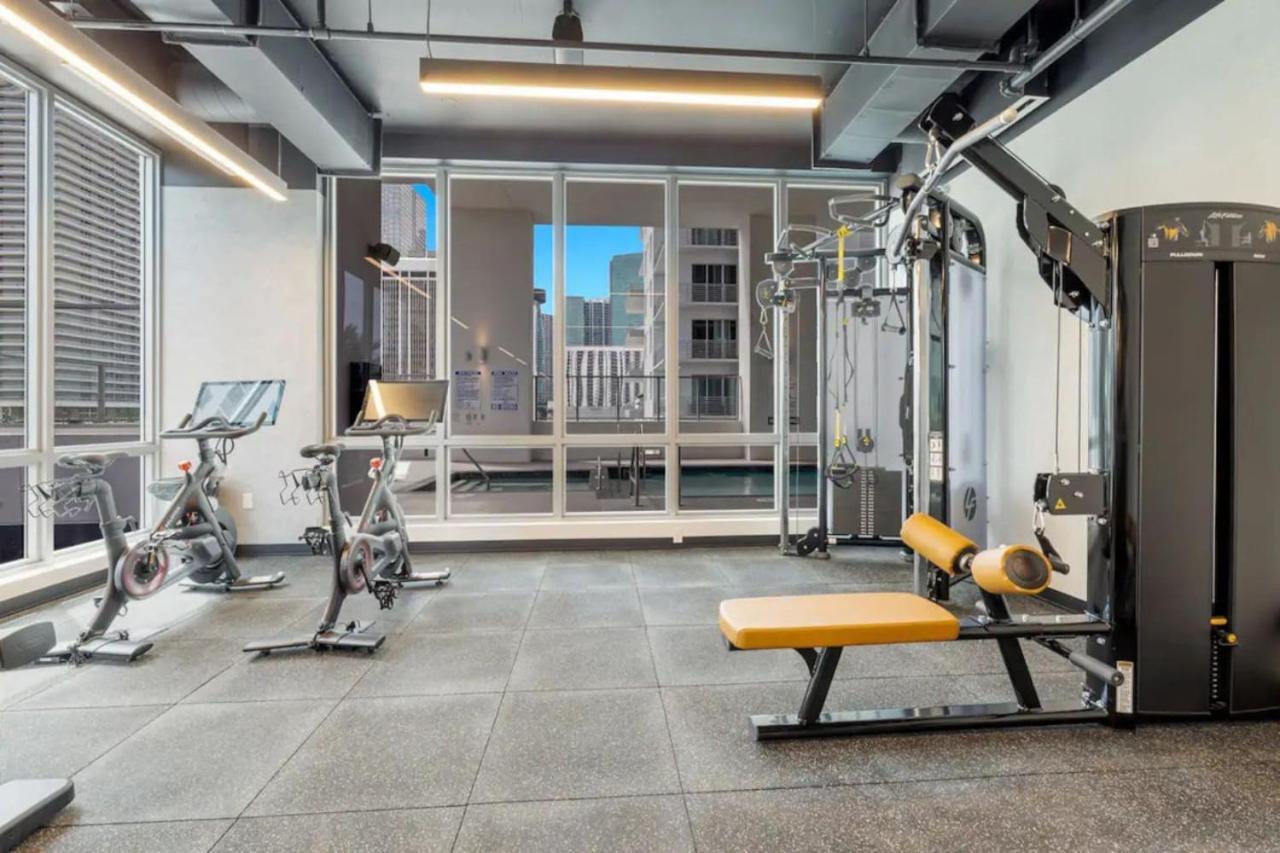 Modern Downtown With Pool And Gym
