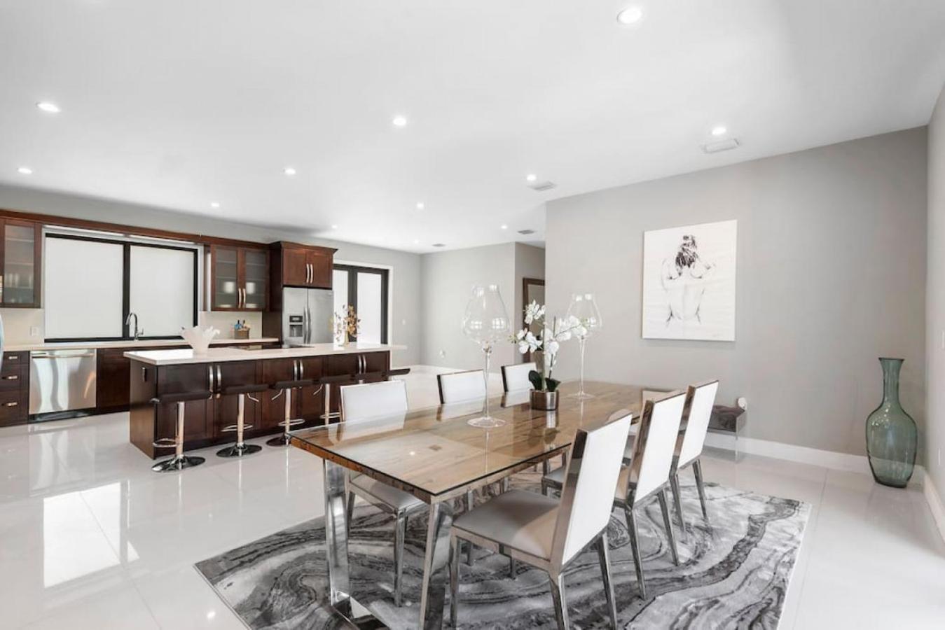 Granada Modern Luxury In Massive Mansion With Heated Pool