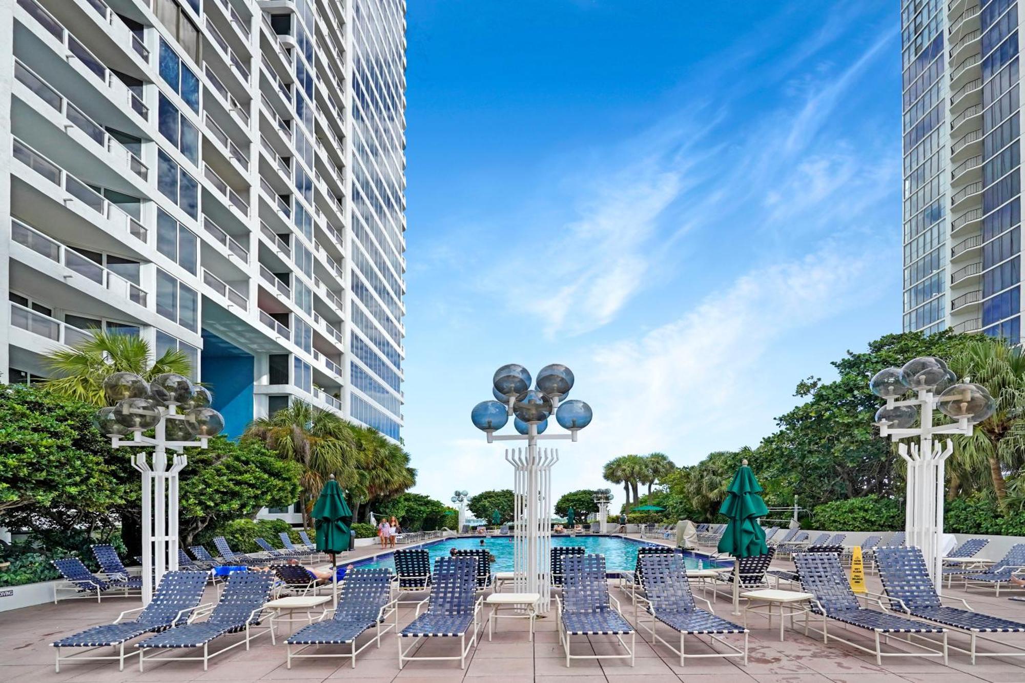 Funkin' Fabulous! Water & Views! 4br *
