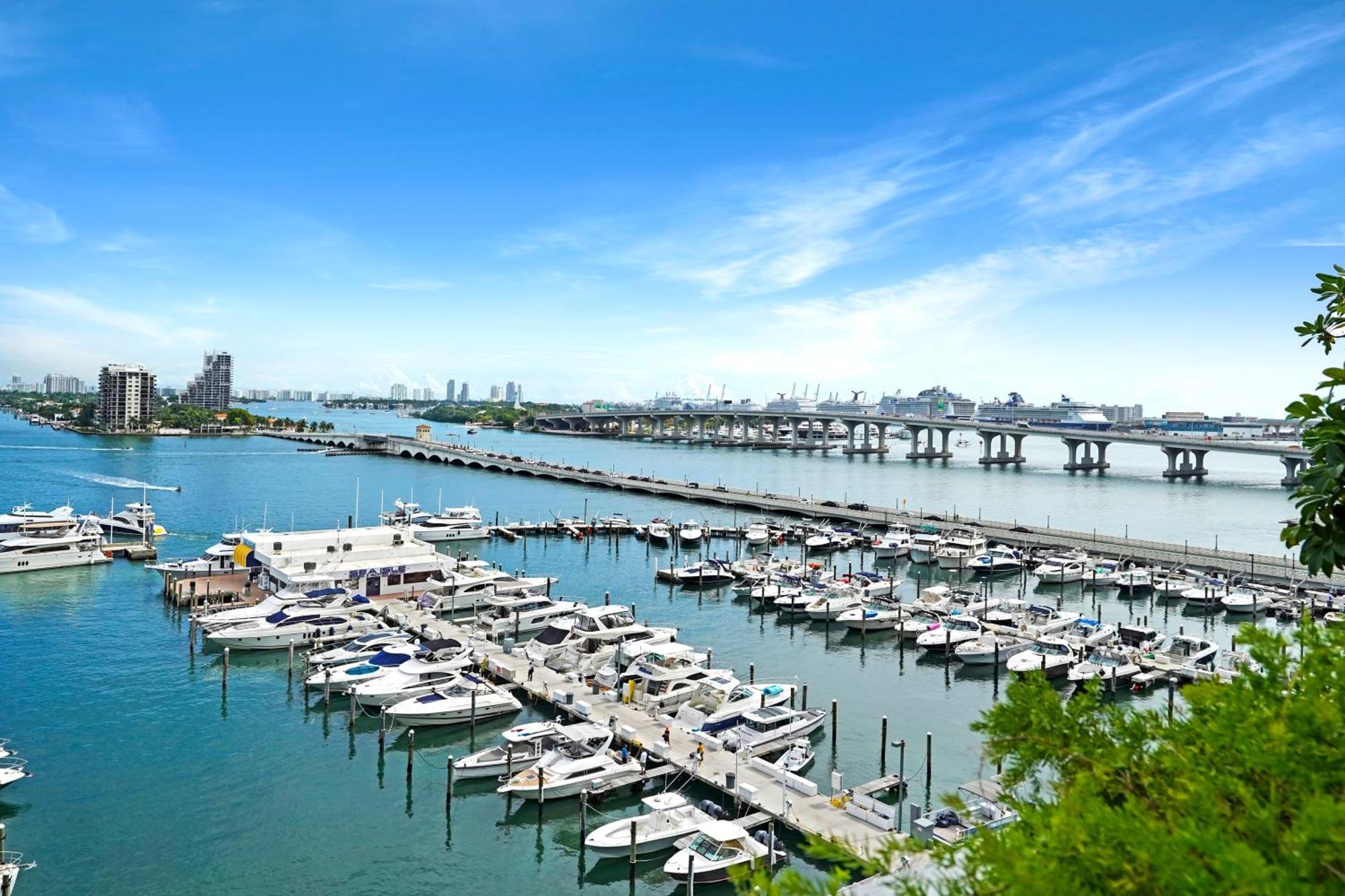 Apartment Magic City! Water And Park Views! Miami