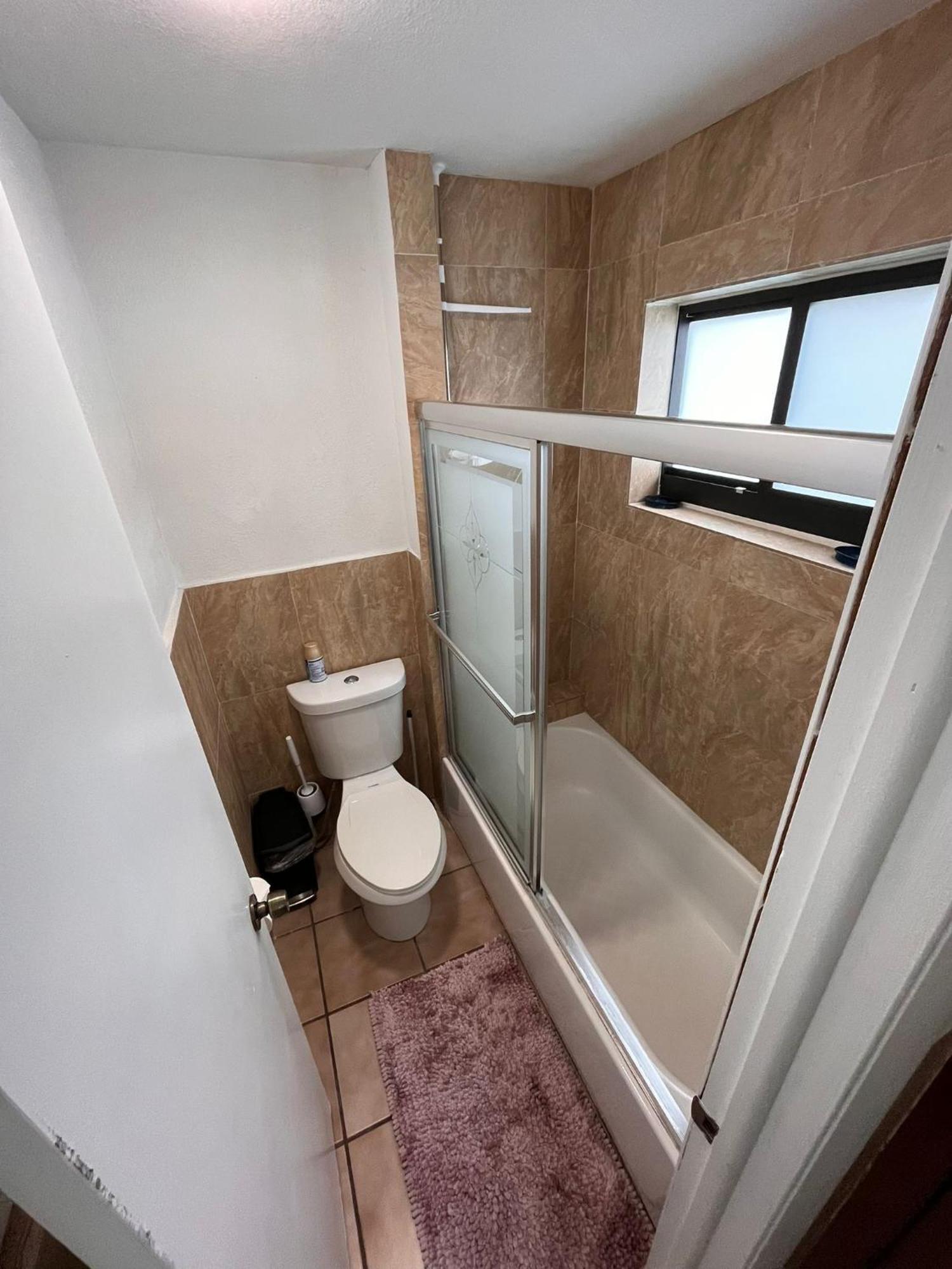 Homestay Spanish Style House - Free Parking *