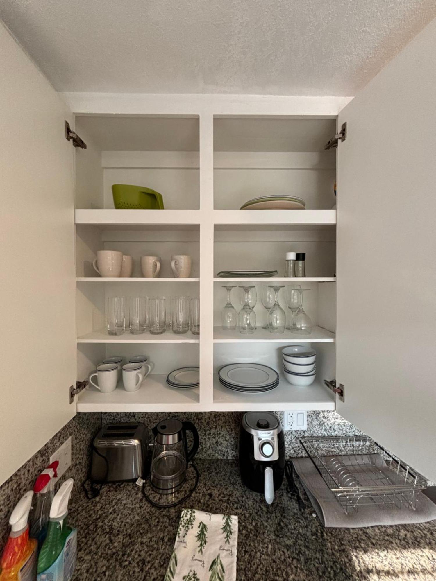 Deluxe In Location In A 2 Bedrooms Unit - Parking, Laundry And Luggage Storage