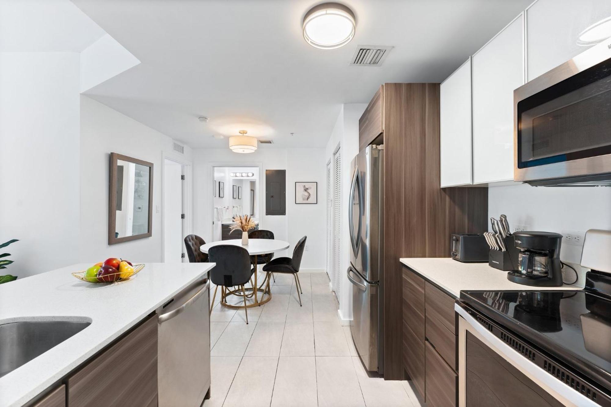Modern In Edgewater Apartment *
