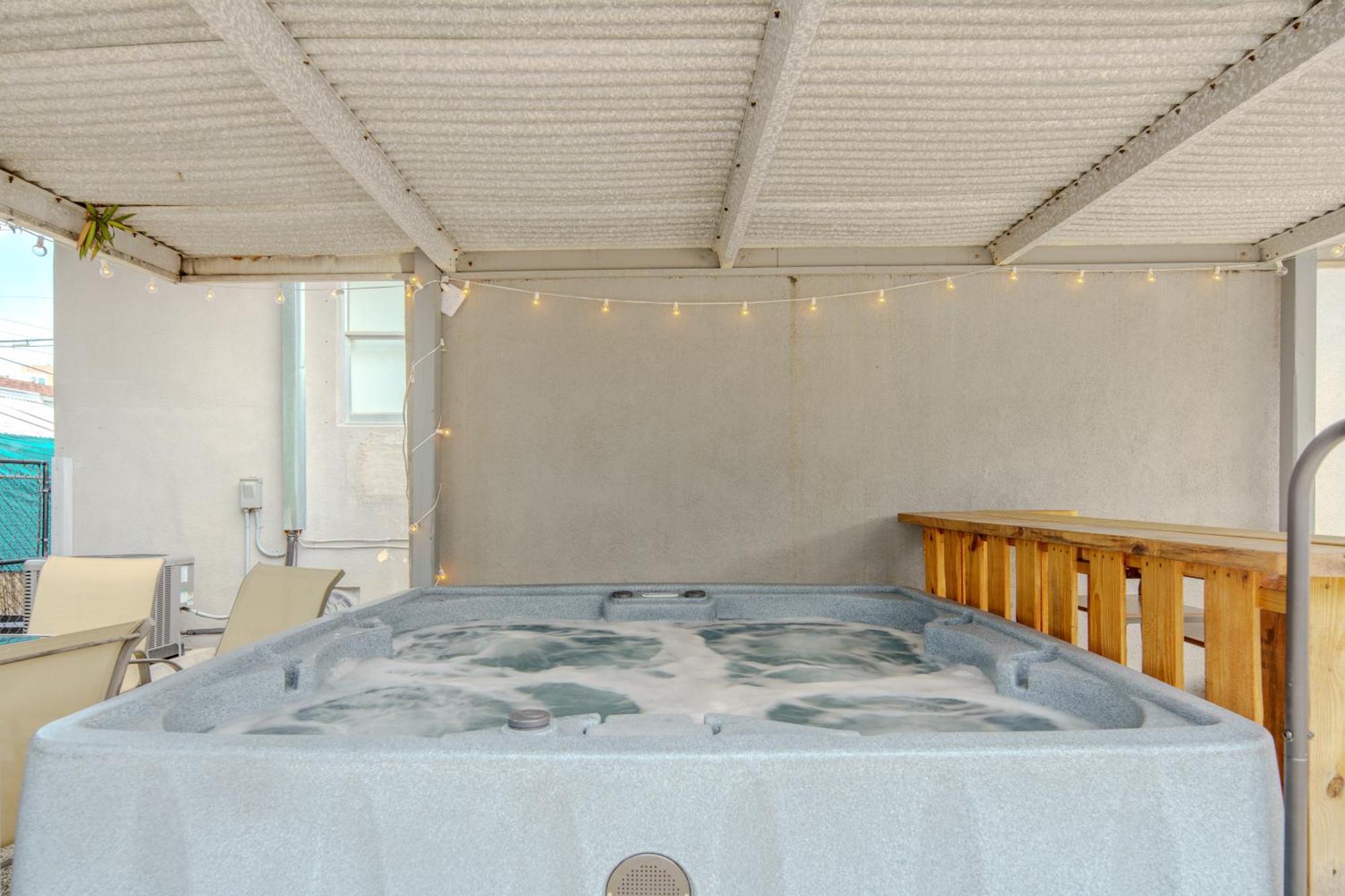 Apartment Hot Tub & King Bed - 8min From Airport, & Dt