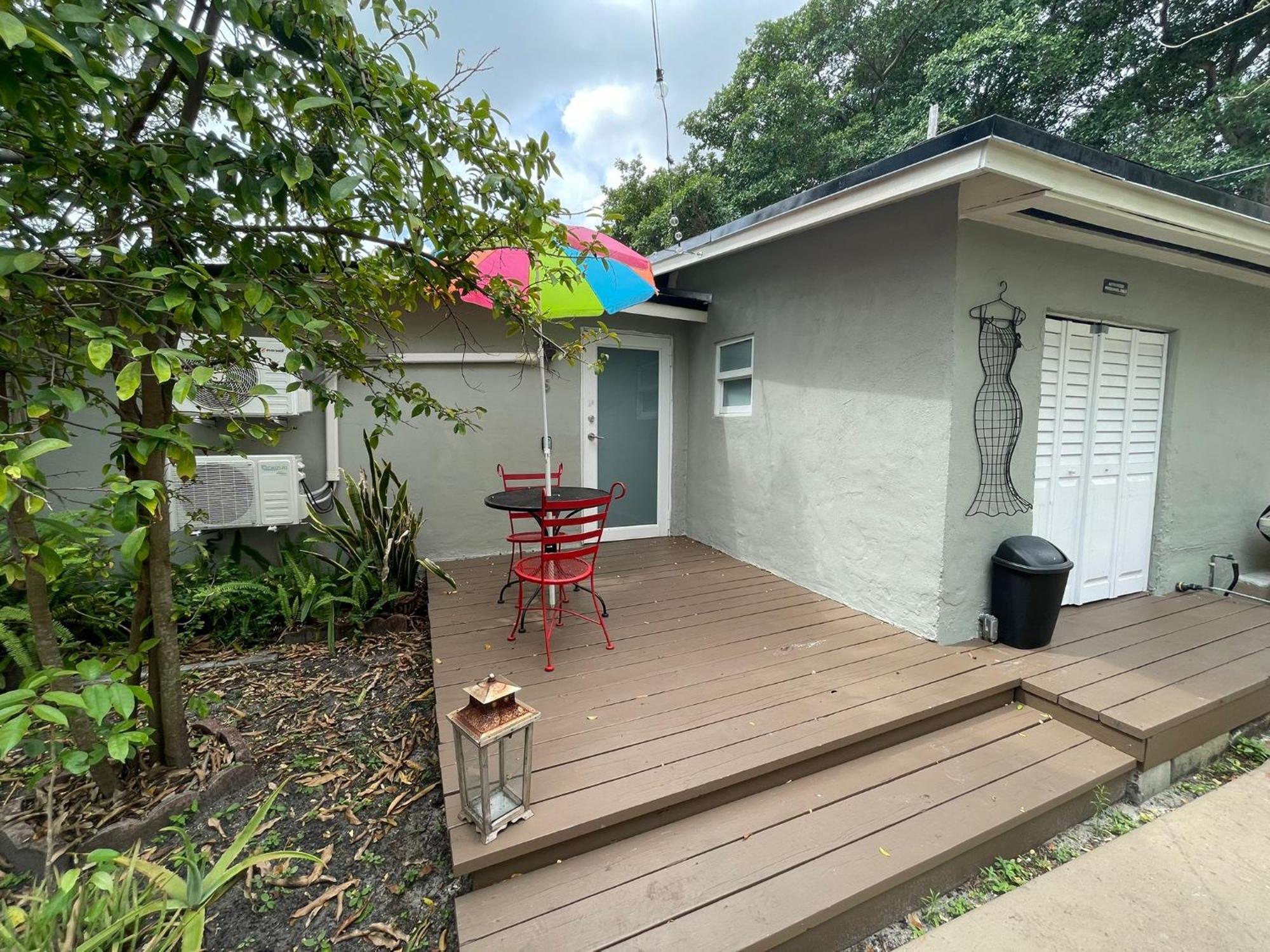 Private Steps From Calle 8