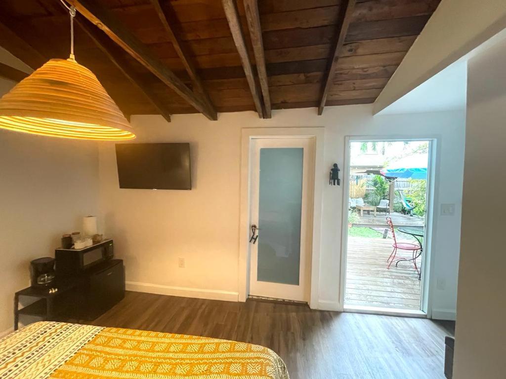 Apartment Private Steps From Calle 8 Miami