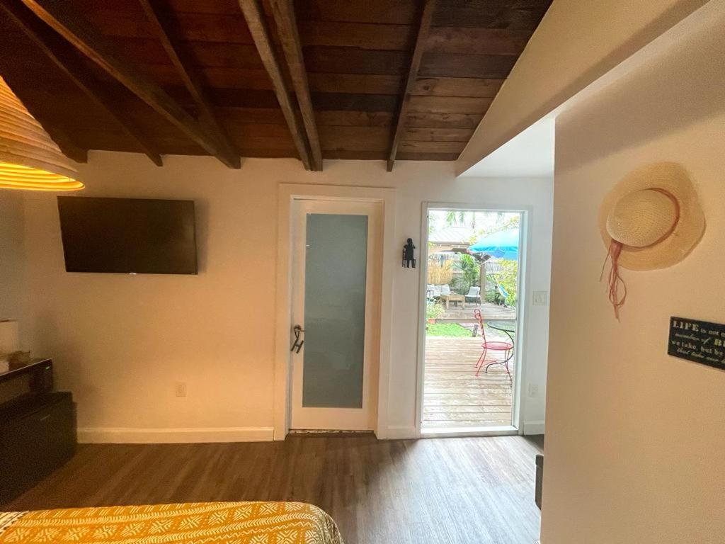 Private Steps From Calle 8 Apartment