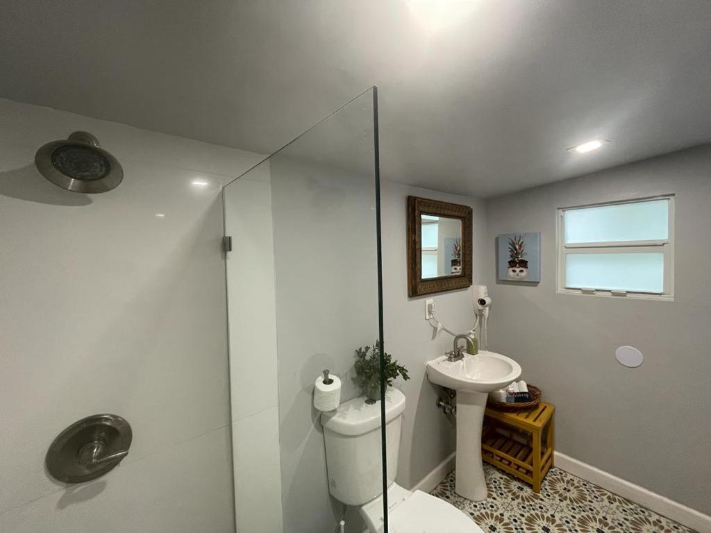 Apartment Private Steps From Calle 8 Miami