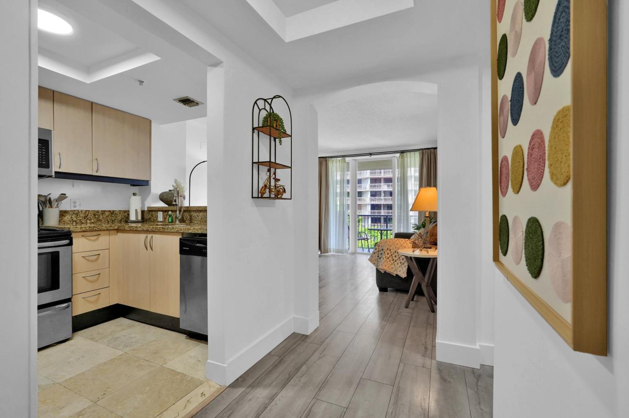 Serene Cozy Retreat With Balcony Free Parking
