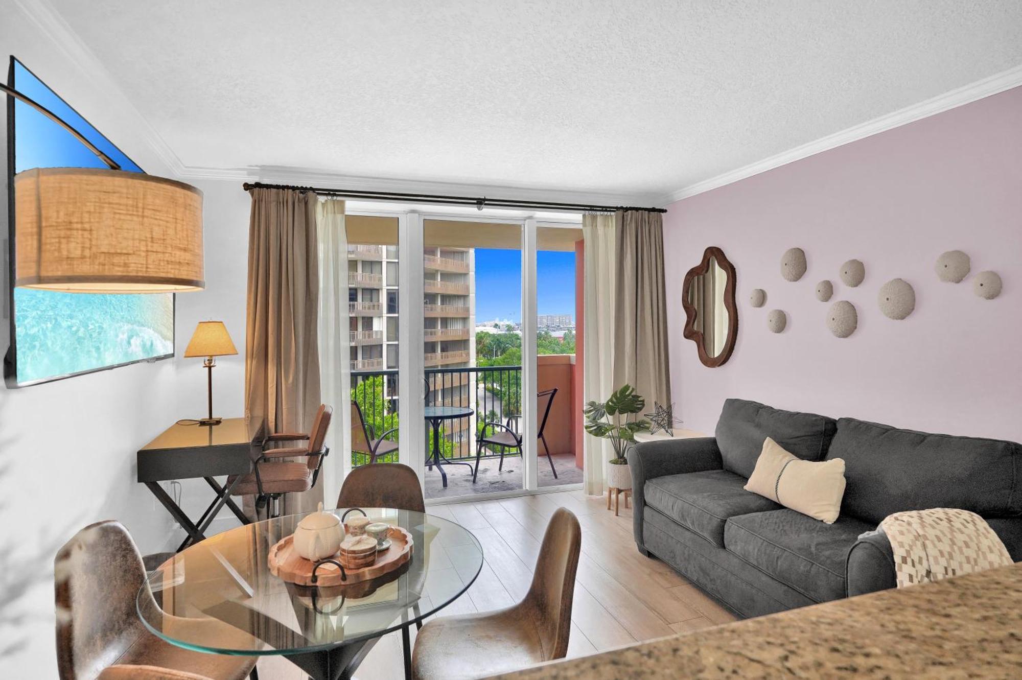 Serene Cozy Retreat With Balcony Free Parking * Miami