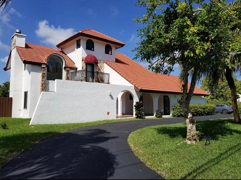 Spanish Style House - Free Parking * Miami