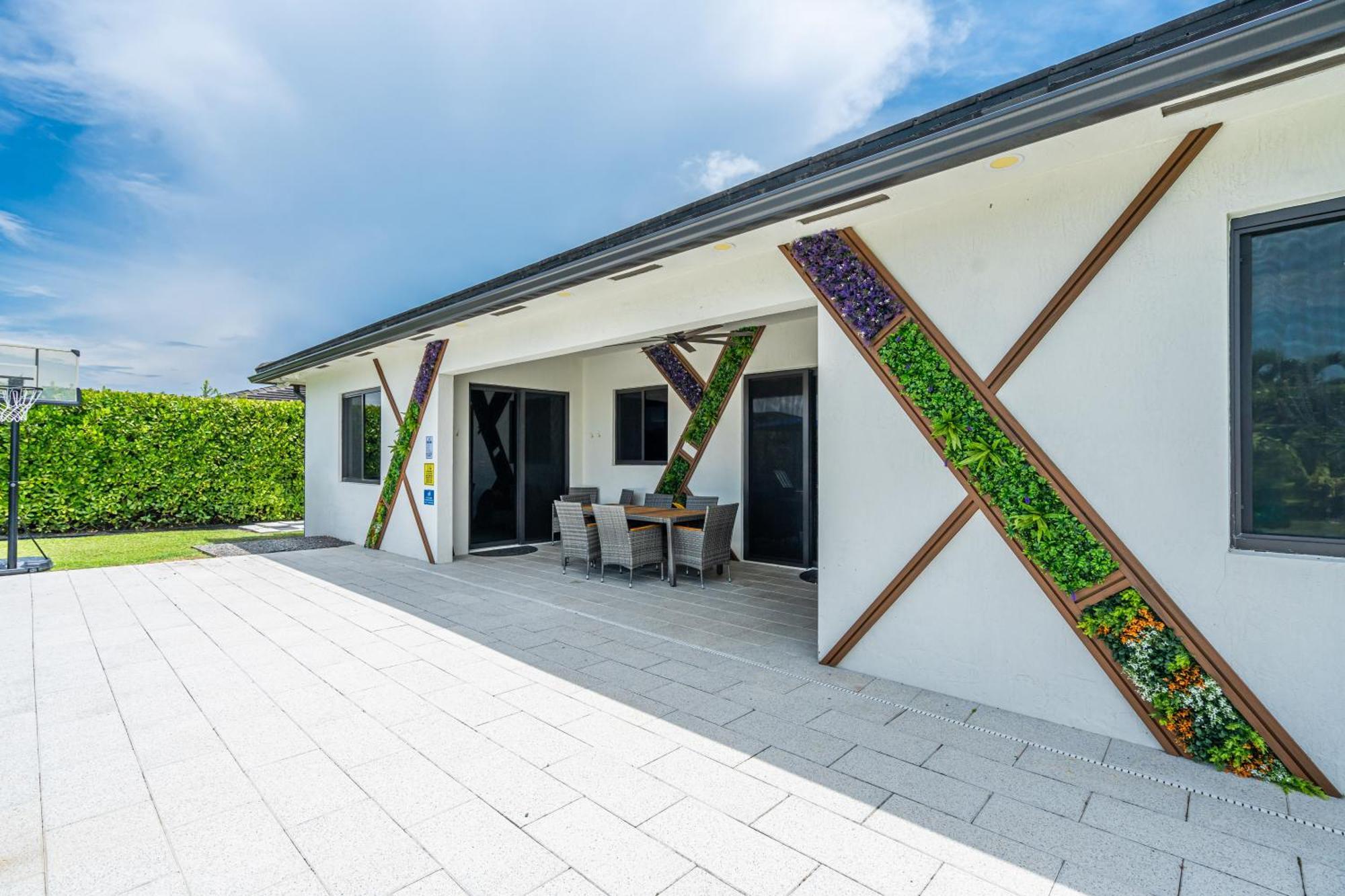 The Luxe Retreat *