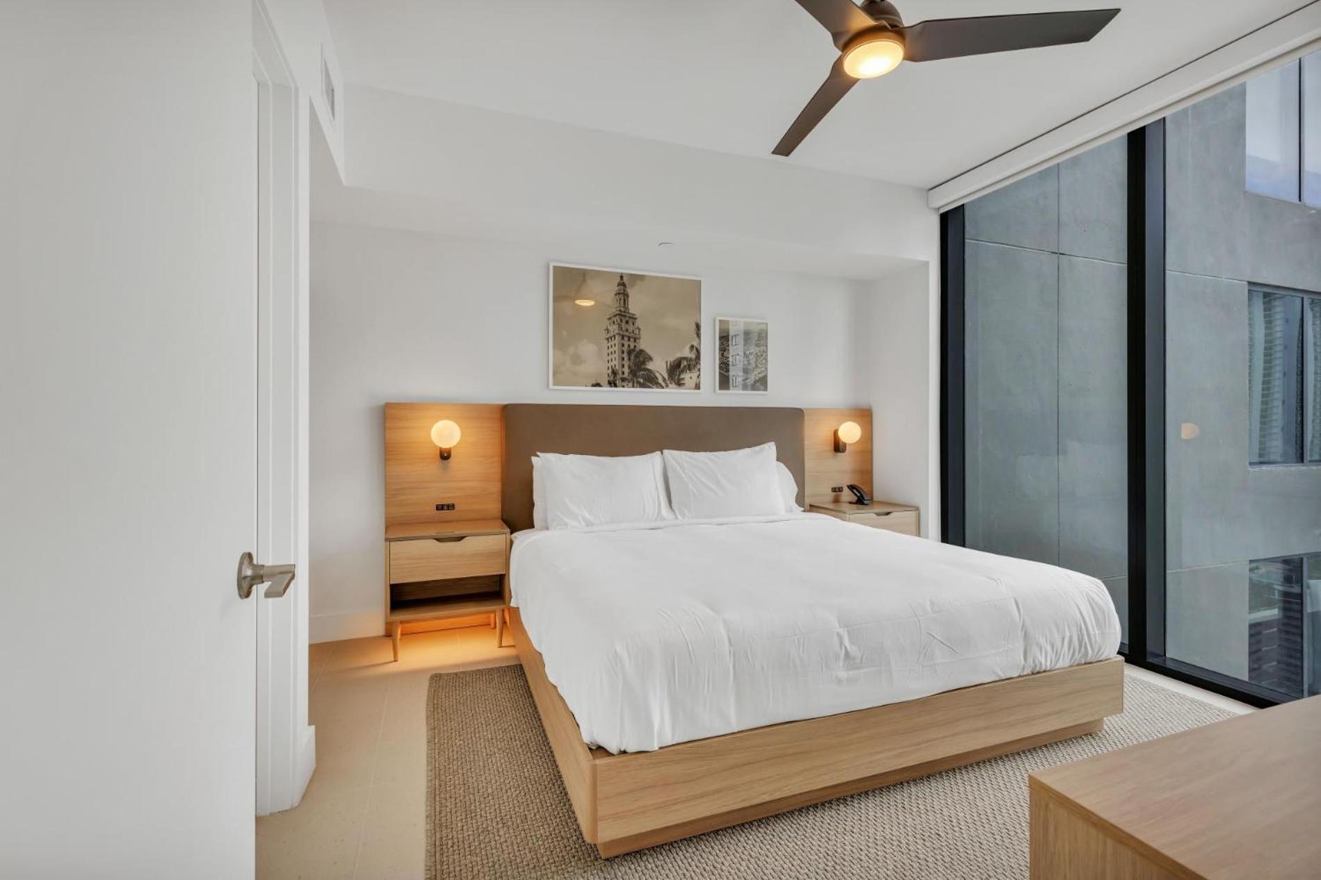 Modern 29th-floor In Downtown Views, Pool, And Gym Access Apartment