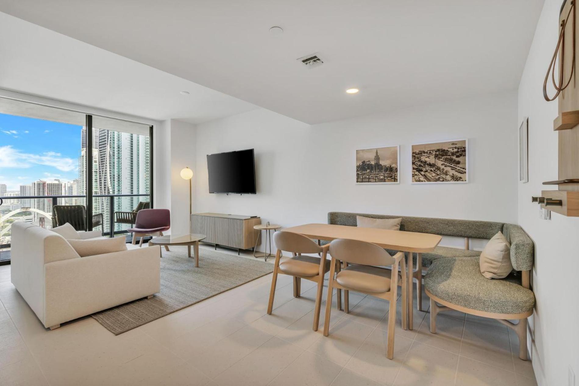 Modern 29th-floor In Downtown Views, Pool, And Gym Access Apartment Miami