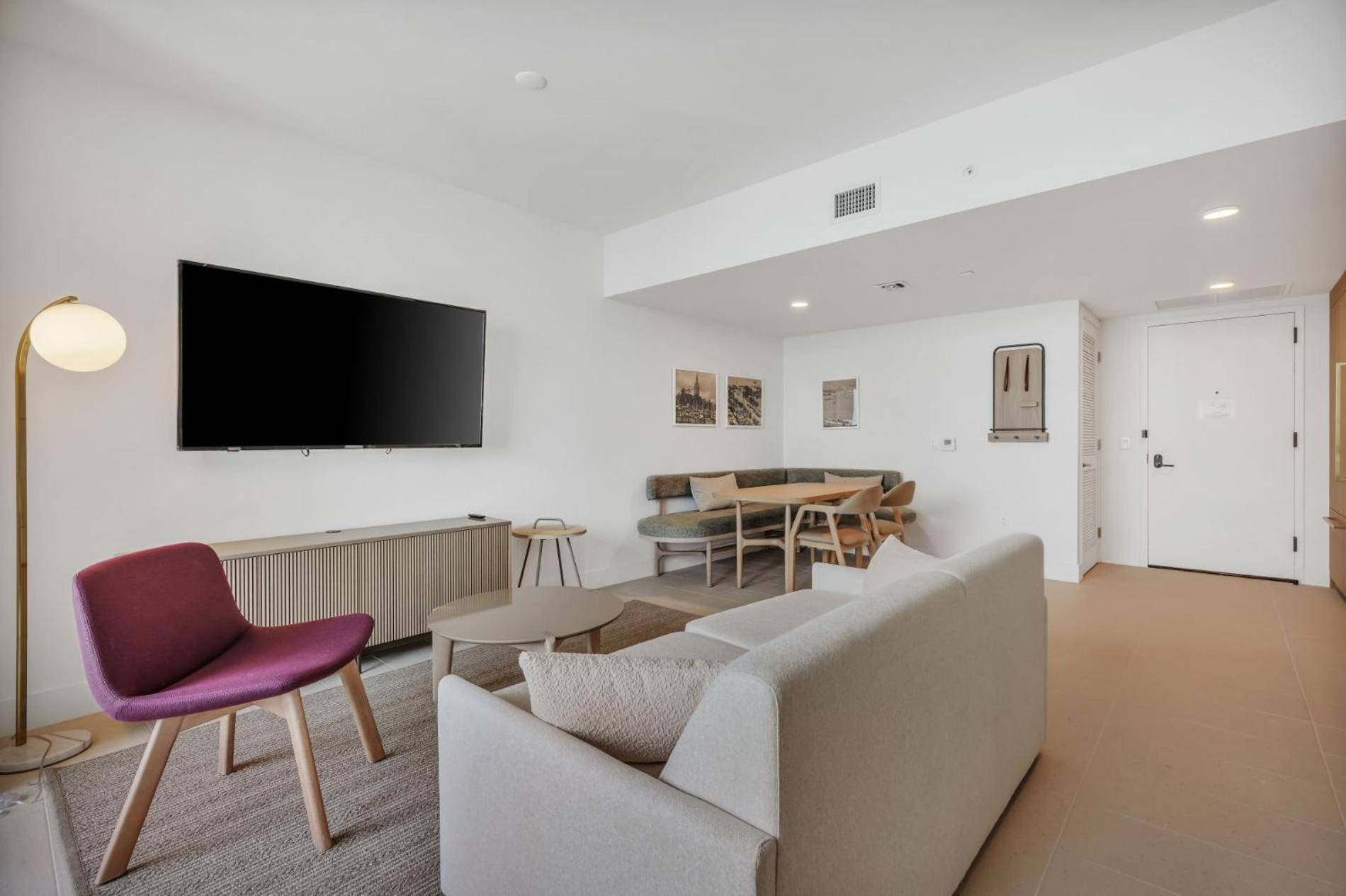 Modern 29th-floor In Downtown Views, Pool, And Gym Access Apartment Miami