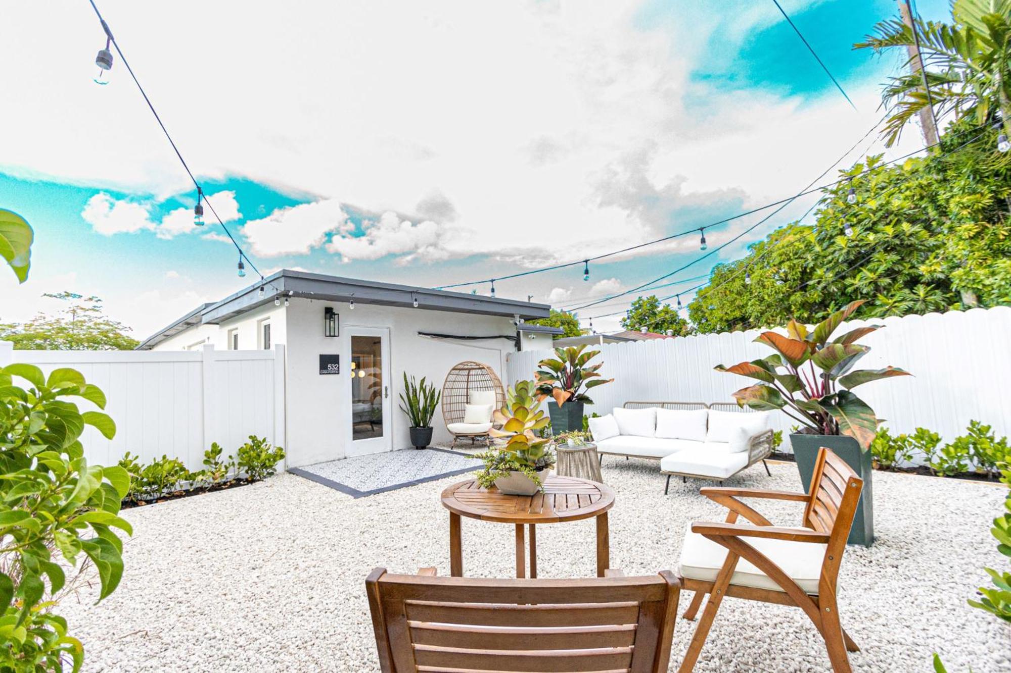 Casa Fortim + Private + Large Patio Apartment