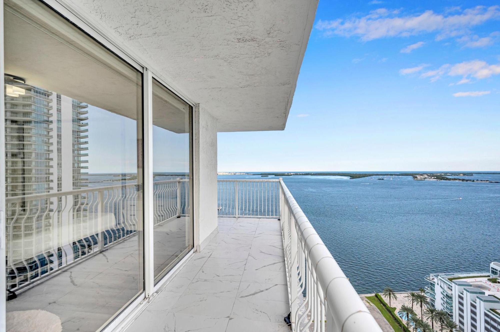 Brickell Ocean View 2 Bed 2 Bth Free Parking Apartment