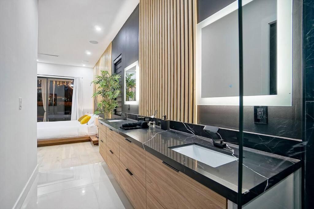 New Bali Style With Vast Pool & Jacuzzi And Outdoor Grilling * Miami