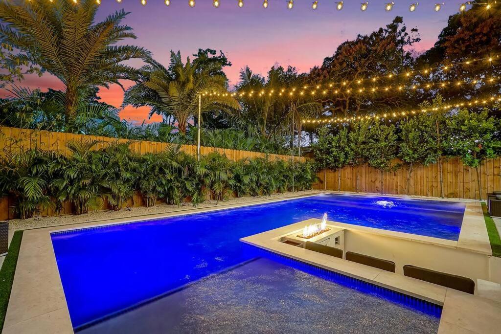 New Bali Style With Vast Pool & Jacuzzi And Outdoor Grilling * Miami