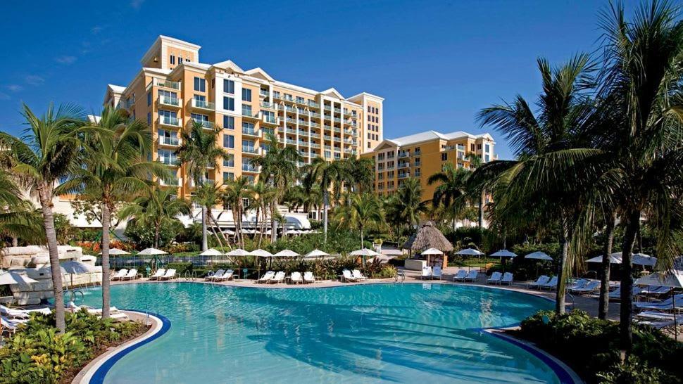 Stunning Sited The Ritz Carlton Apartment