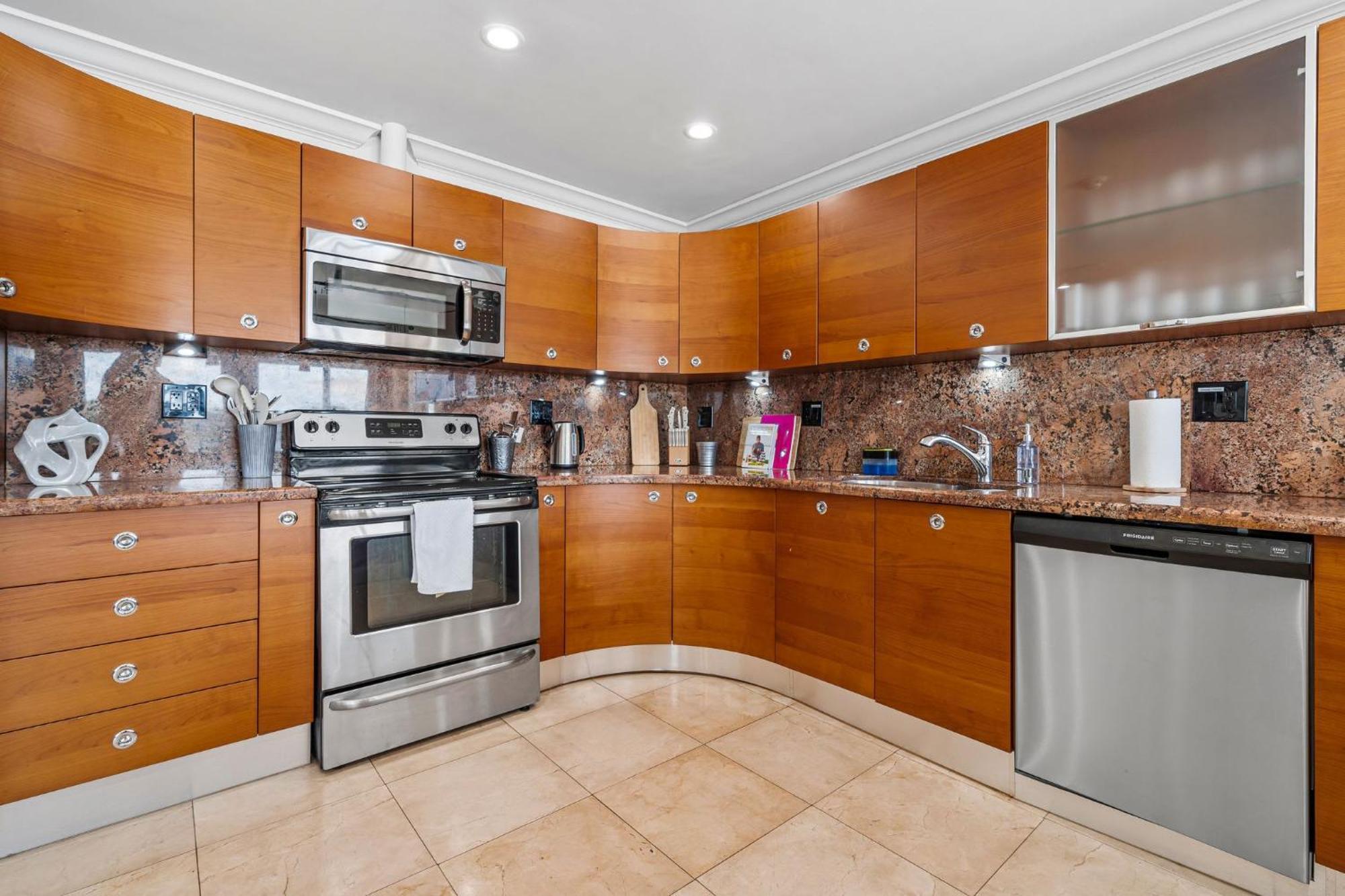 Lakefront Paradise Heated Pool 5 Beds Miami