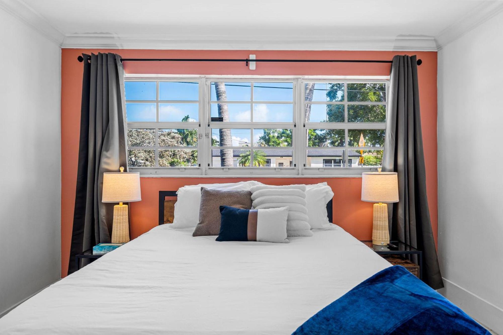 Lakefront Paradise Heated Pool 5 Beds Miami