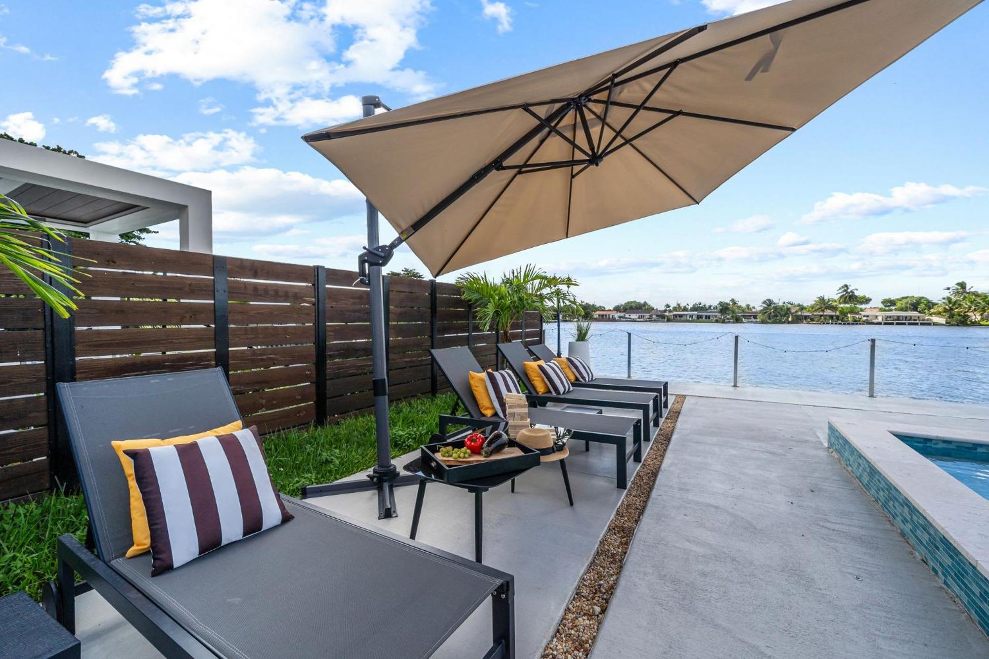 Lakefront Paradise Heated Pool 5 Beds Miami