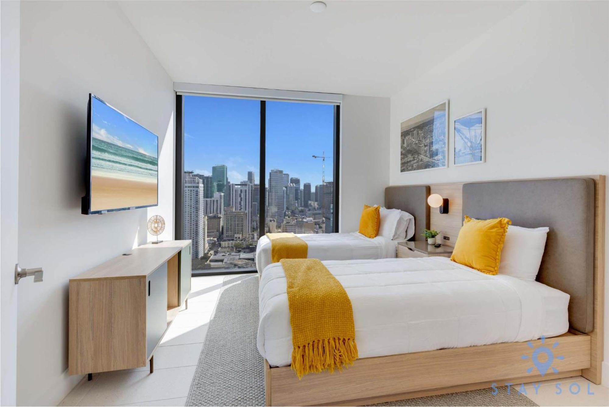 3br-3 Bth - Gym & Pool Apartment *