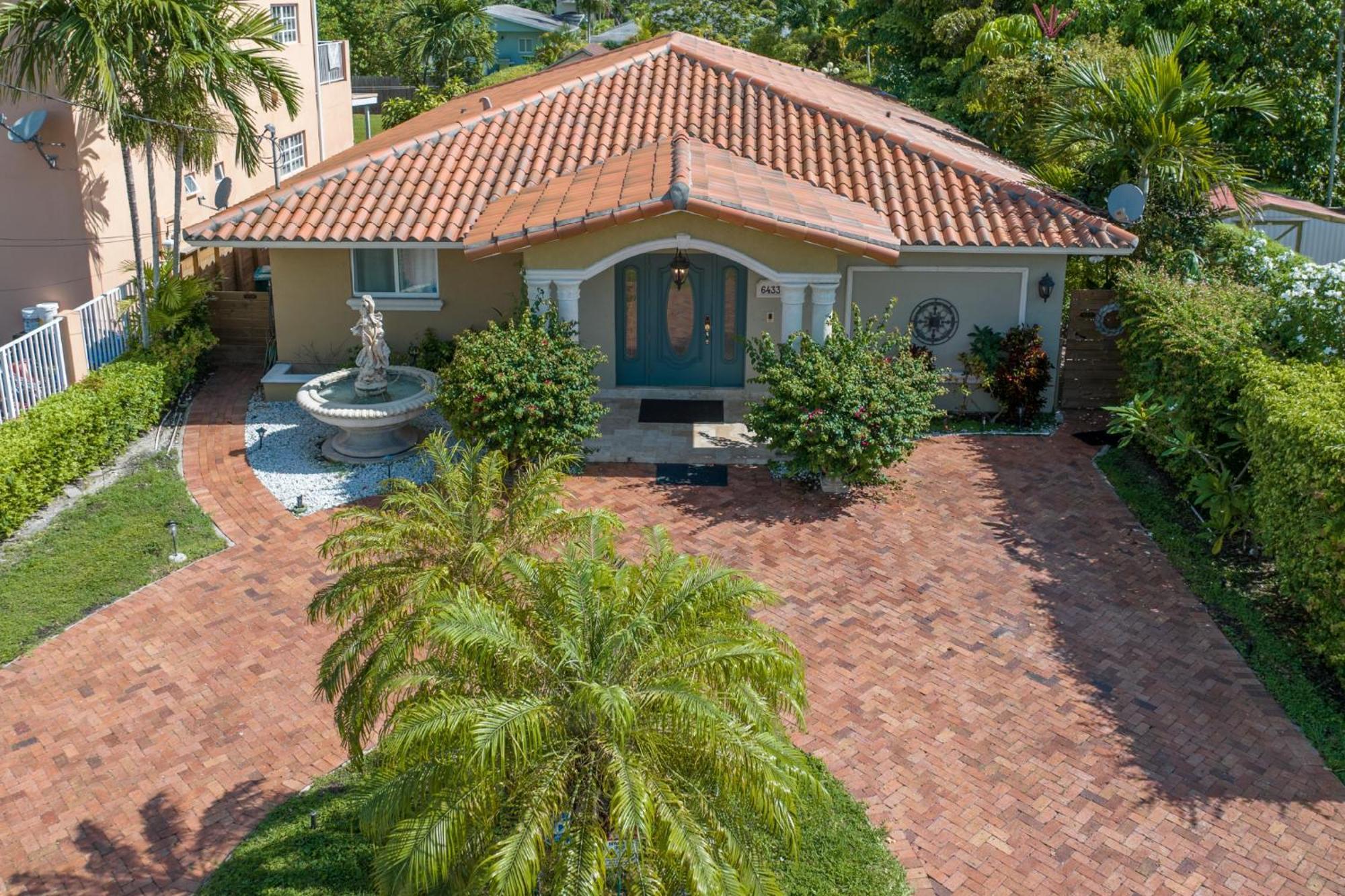House - Heated Pool - Family Vacation Holiday home Miami