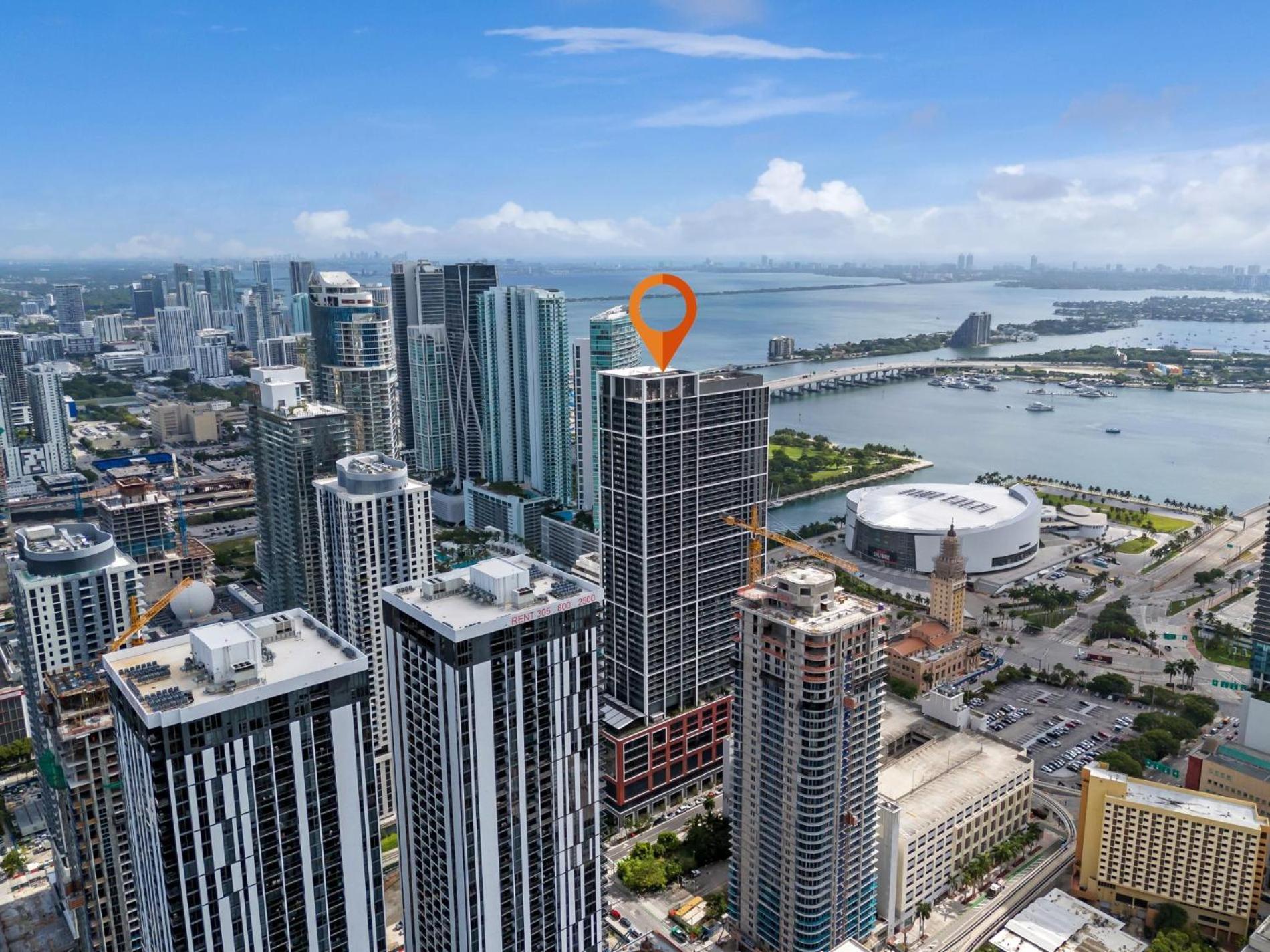 Apartment Modern 29th-floor In Downtown Views, Pool, And Gym Access *
