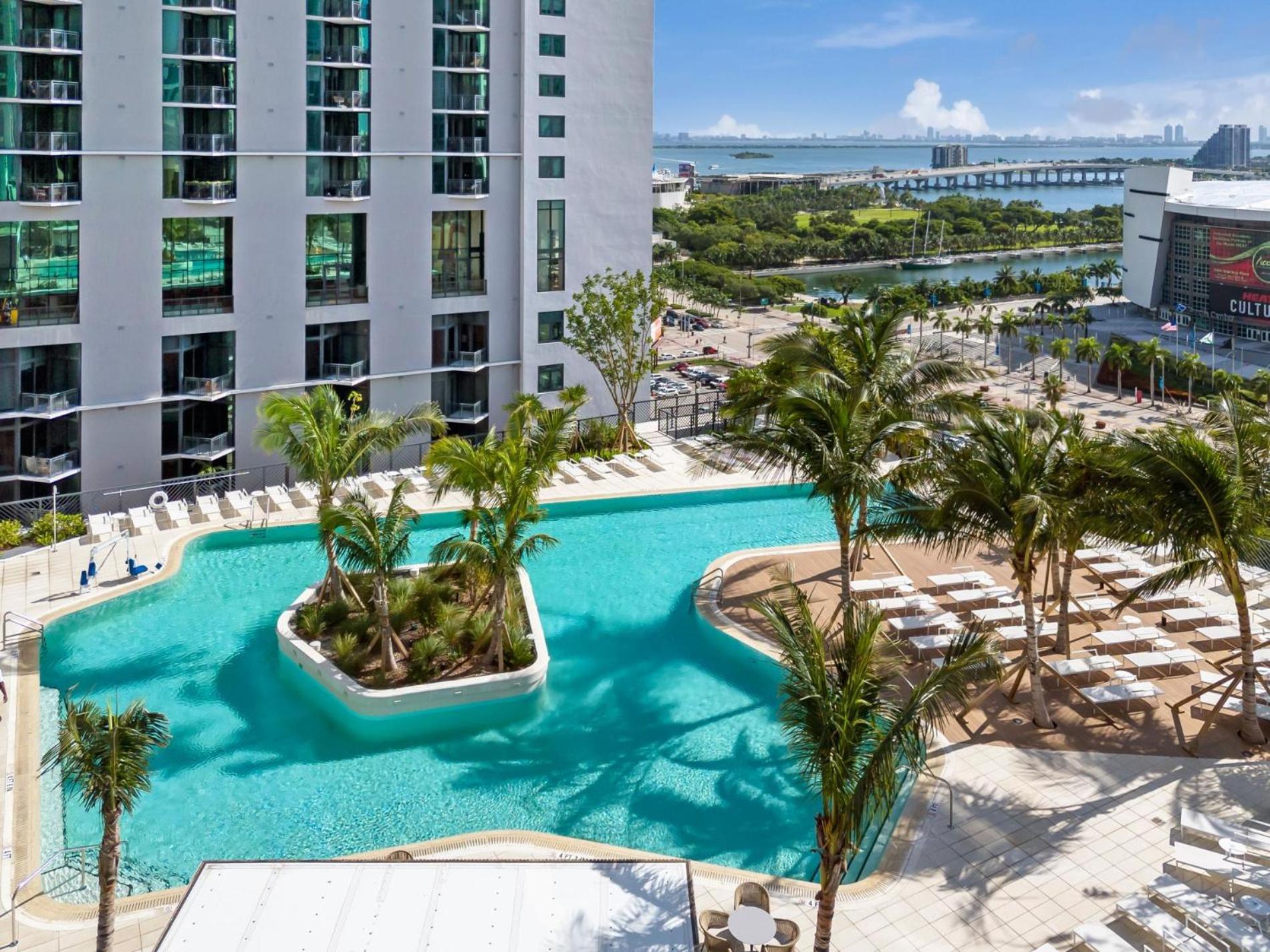 Modern 29th-floor In Downtown Views, Pool, And Gym Access Miami