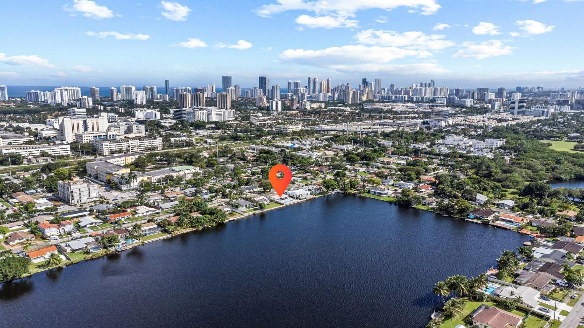 Lakefront Paradise Heated Pool 5 Beds Holiday home Miami