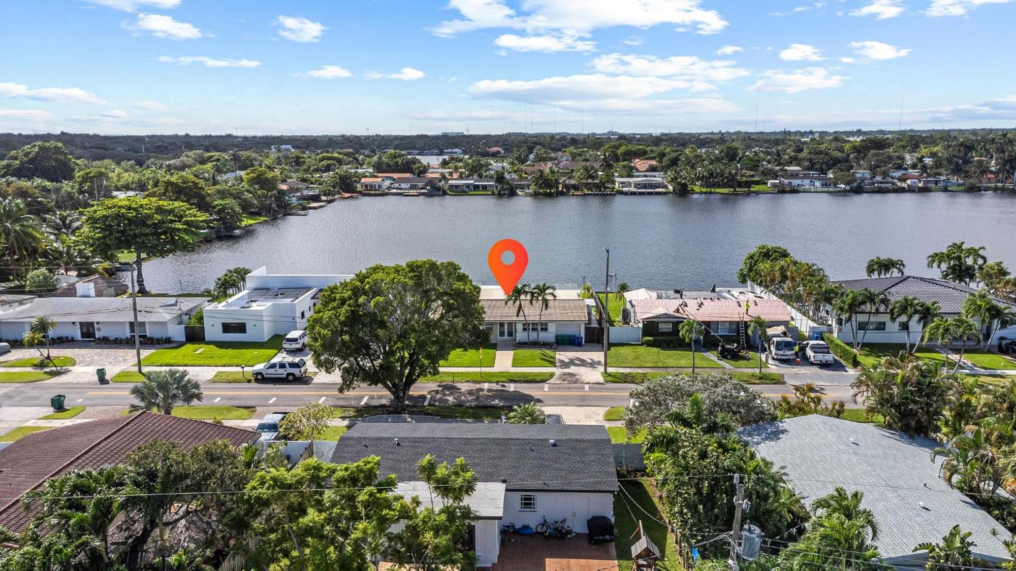 Lakefront Paradise Heated Pool 5 Beds Holiday home Miami