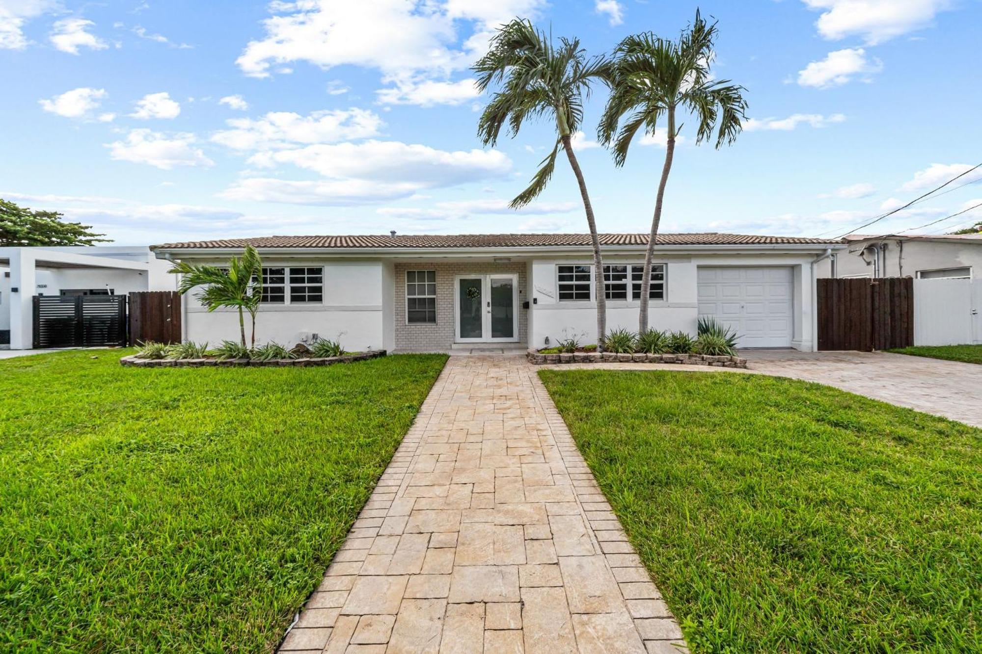 Lakefront Paradise Heated Pool 5 Beds Holiday home Miami